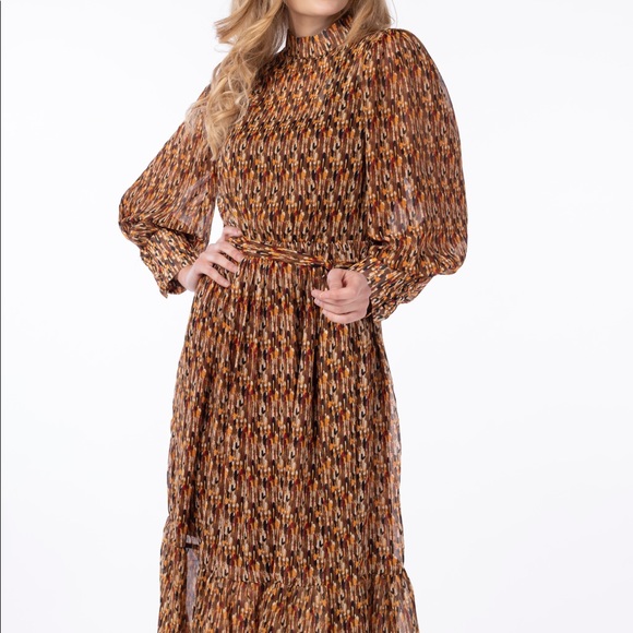 Printed Midi dress comes in S,M,L - Picture 4 of 5